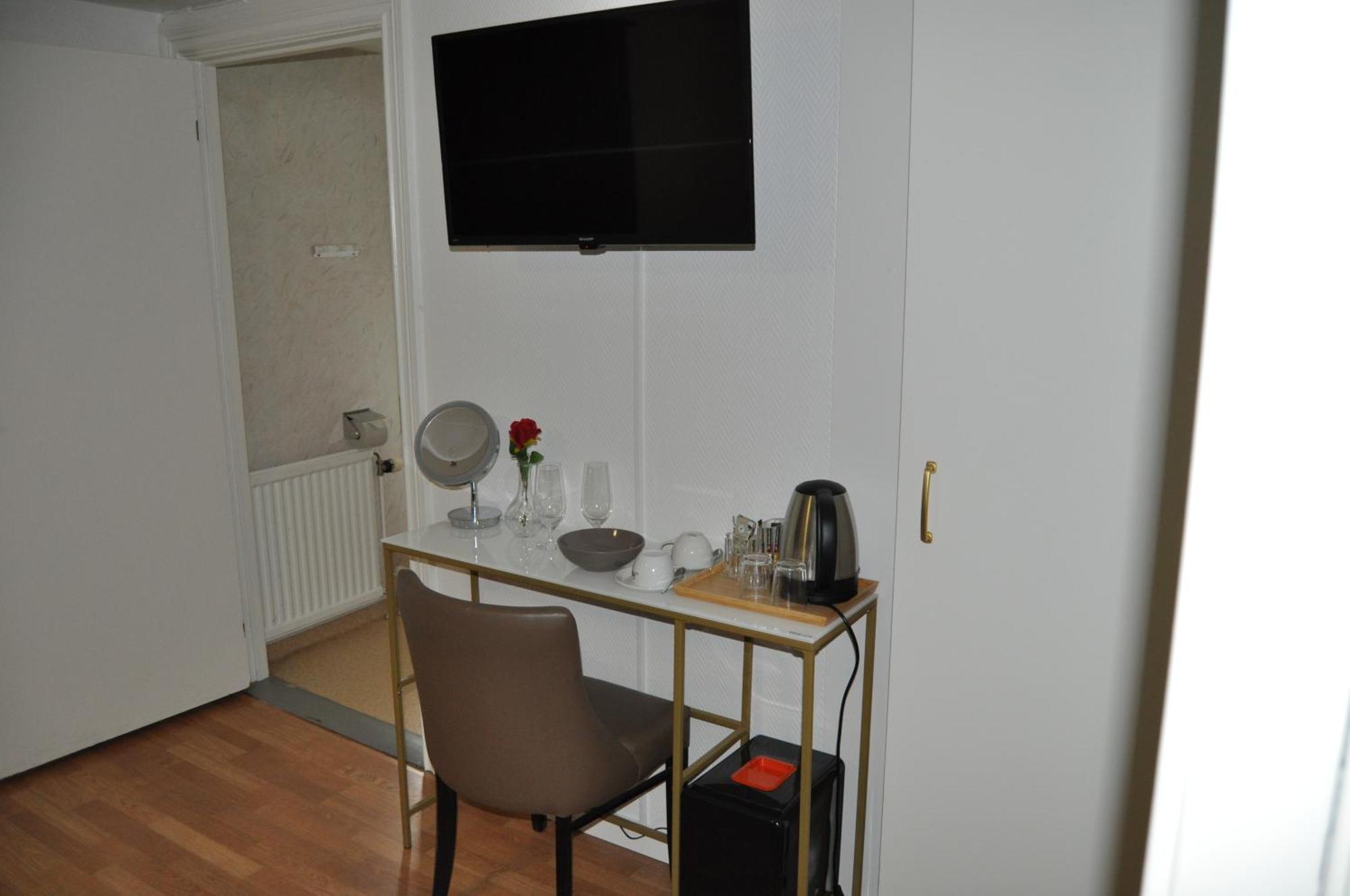 Langstorp 200 Gaesthem I Vaenster Lodge *